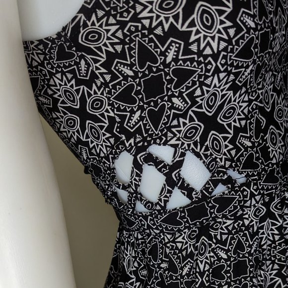Divided by H&M Patterned Sleeveless Dress with Cutouts 2 EUC - Picture 4 of 6